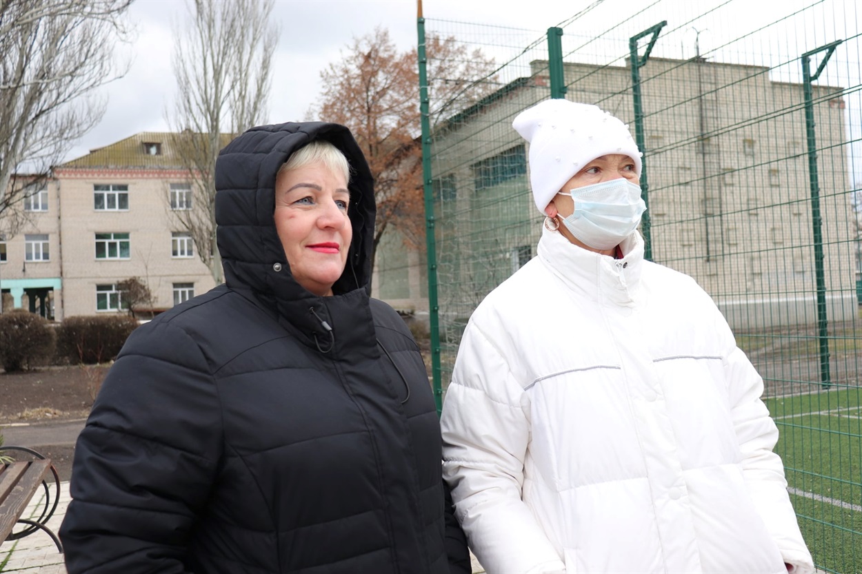 Наталія Вязова, начальник відділу освіти, культури, молоді та спорту Нижньосірогозької селищної ради, Ірина Куракова, медсестра Нижньосірогозької школи
