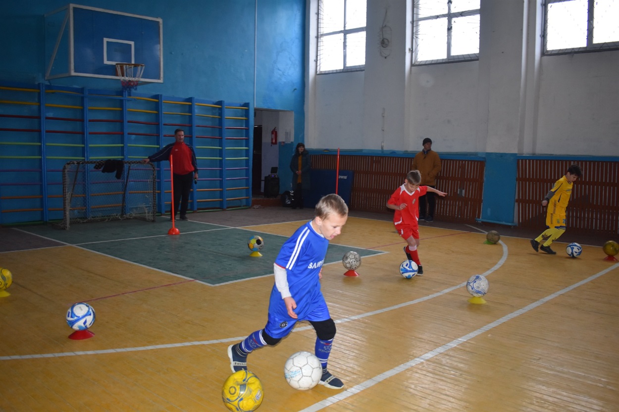 Проходження естафети капітанами команд
