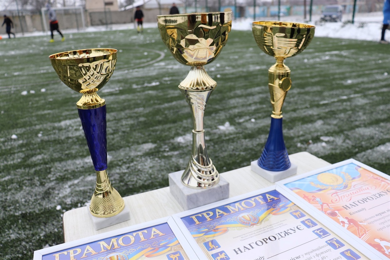 Всі три команди відзначили пам'ятними кубками