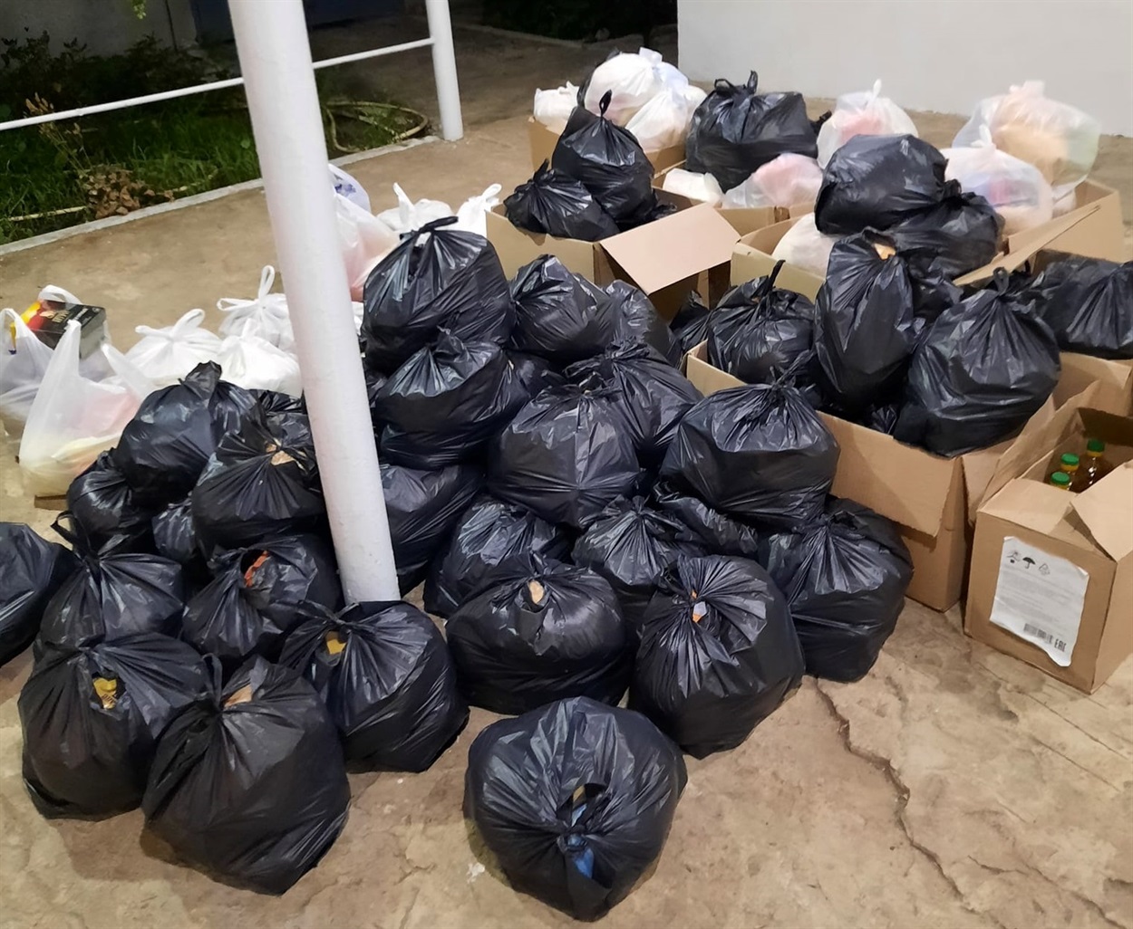 Перші 100 продуктових наборів готові до відправки
