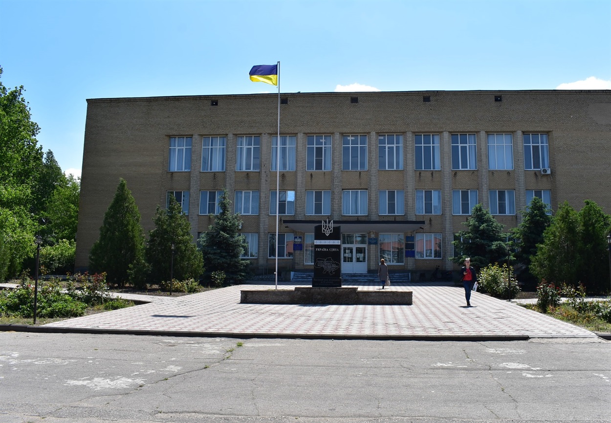 Горностаївська селищна рада. Фото з архіву Нижні Сірогози.City