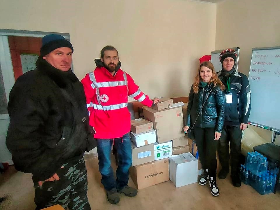 Вело-волонтери співпрацювали з організацією Червоного Хреста України