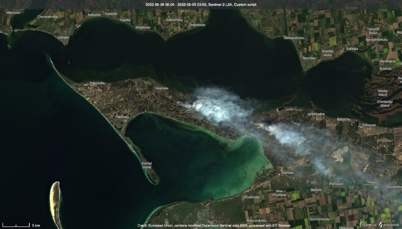 Фото УНІАН. Супутникові знімки пожежі 