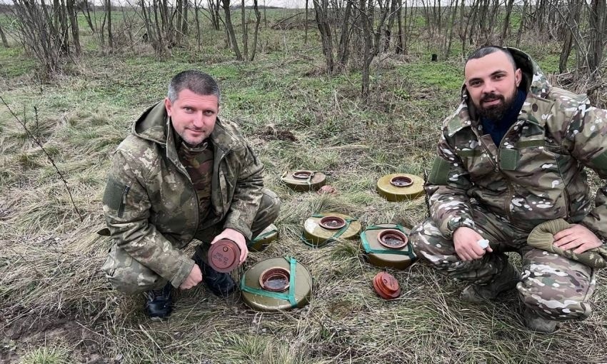 Співробітники Нацпарку “Кам'янська Січ” разом з піротехніками розміновують територію