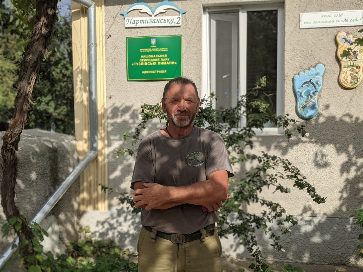Іван Русєв у дворі адміністрації Нацпарку “Тузлівські лимани”