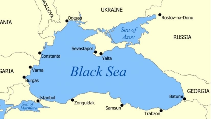 Інформація про море: Розташування — 43°17′49″ пн. ш. 34°01′46″ сх. д. / 43.29694° пн. ш. 34.02944° сх. д. Середня глибина — 1240 м. Максимальна глибина – 2210 м. Максимальна довжина (по паралелі) — 1150 км. Максимальна ширина (по меридіану) — 580 км. Мінімальна ширина (від Криму до Туреччини) — 265 км. Площа морської поверхні — 422 000 км². Площа дна становить 150 000 км². Об'єм води — 555 000 км³. Маса води — 550 трлн т. Крайні точки Чорного моря: на півночі — біля Березанського лиману, неподалік Очакова (сх. довгота 46°33'); на півдні — Керасунд (сх. довгота 40°56′); на заході — Бургаська затока (27°27′ сх. широти); на сході — Кінтришський лиман (41°47′ сх. широти);