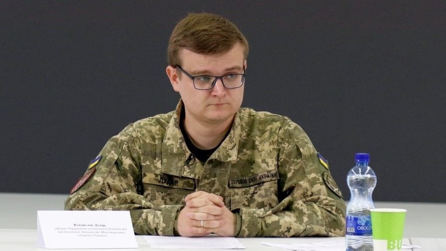 Представник Управління екологічної безпеки та протимінної діяльності Міноборони України Владислав Дудар. Фото: Military Media Center