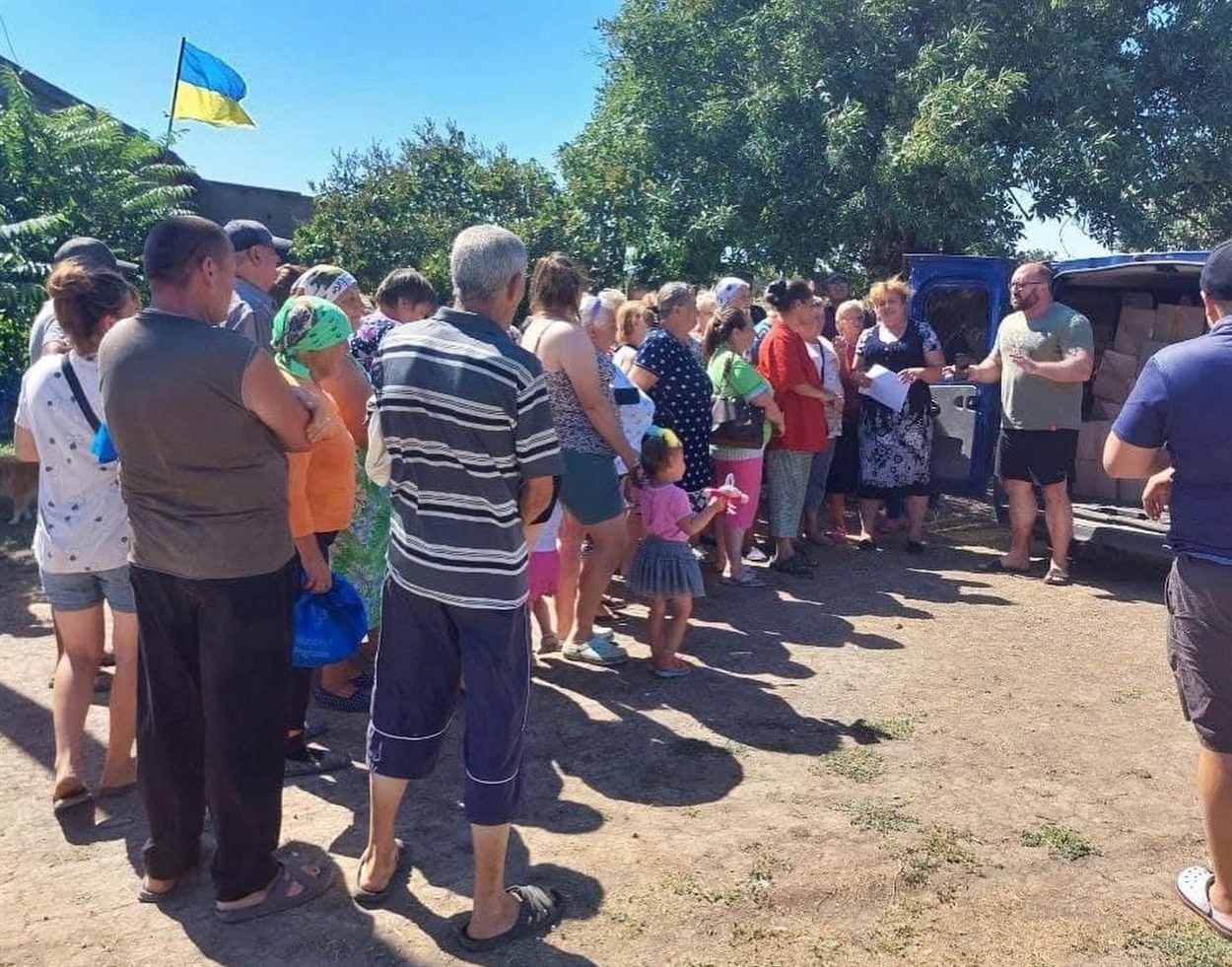 Волонтерів зустрічають всім селищем