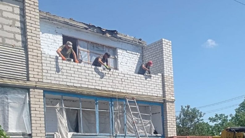 Високопілля. Бригада з Хмельниччини ремонтує житлові будинки