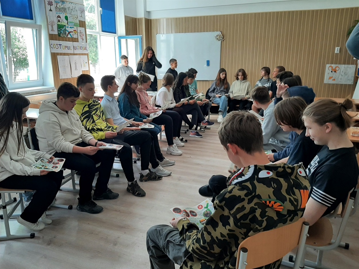 Тренінгове заняття Mare Nostrum для старшокласників. Фото: Facebook – NGO Mare Nostrum