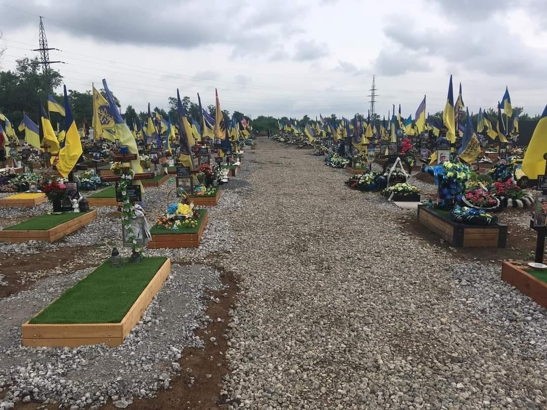 Кривий Ріг. Алеї Героїв на Центральному кладовищі