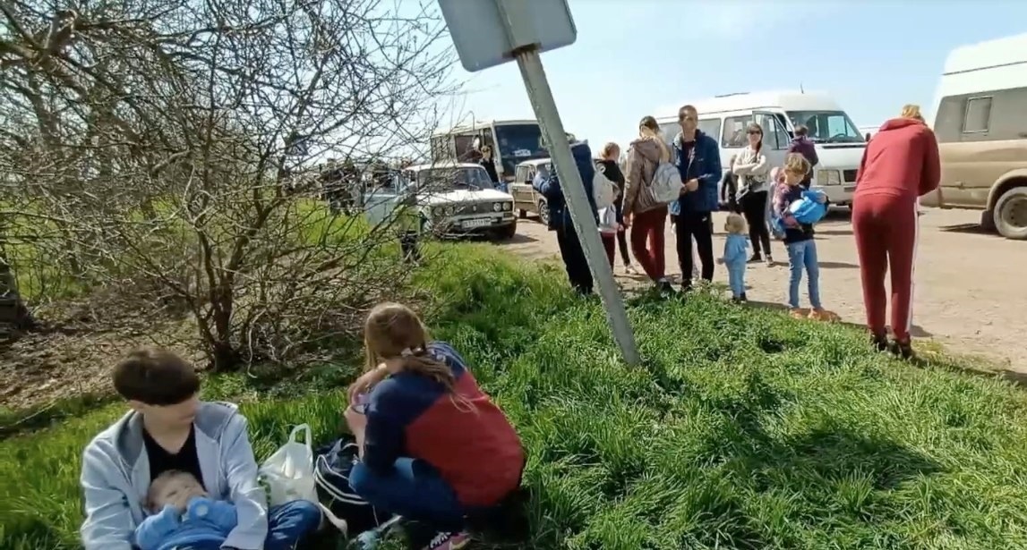 Евакуація з лівобережної Херсонщини. Фото з Facebook-сторінки газети “Трудова слава”