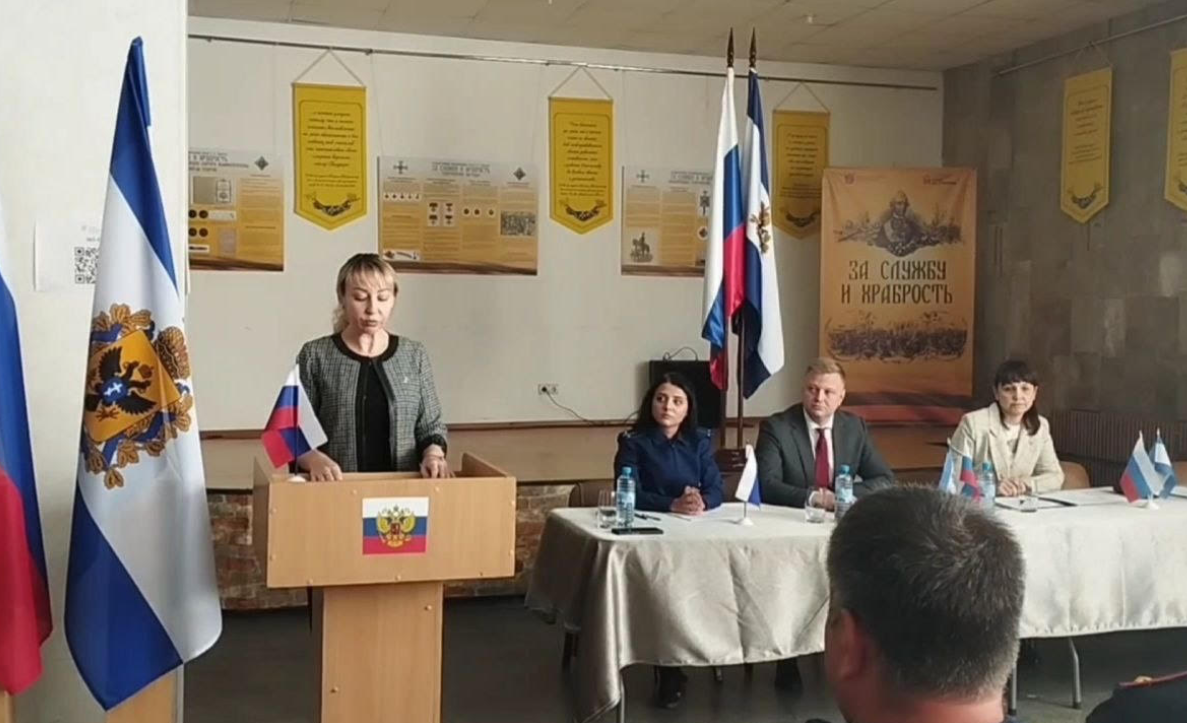 Терських складає присягу депутата “Херсонской облдумы”. Скріншот: kherson-news.ru