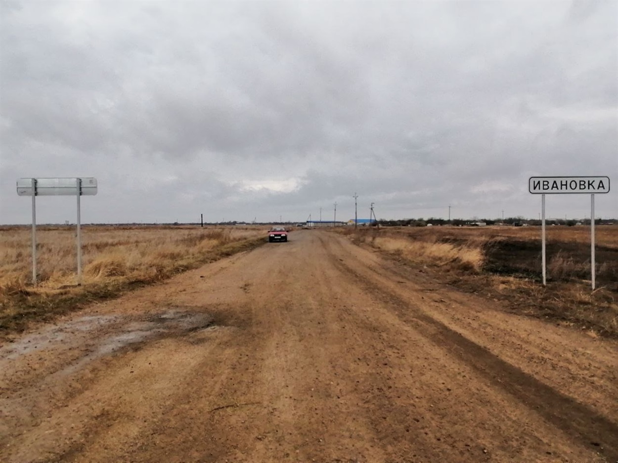 Демонтаж дорожніх знаків окупантами у Іванівській громаді. Фото t.me/mintranskherson