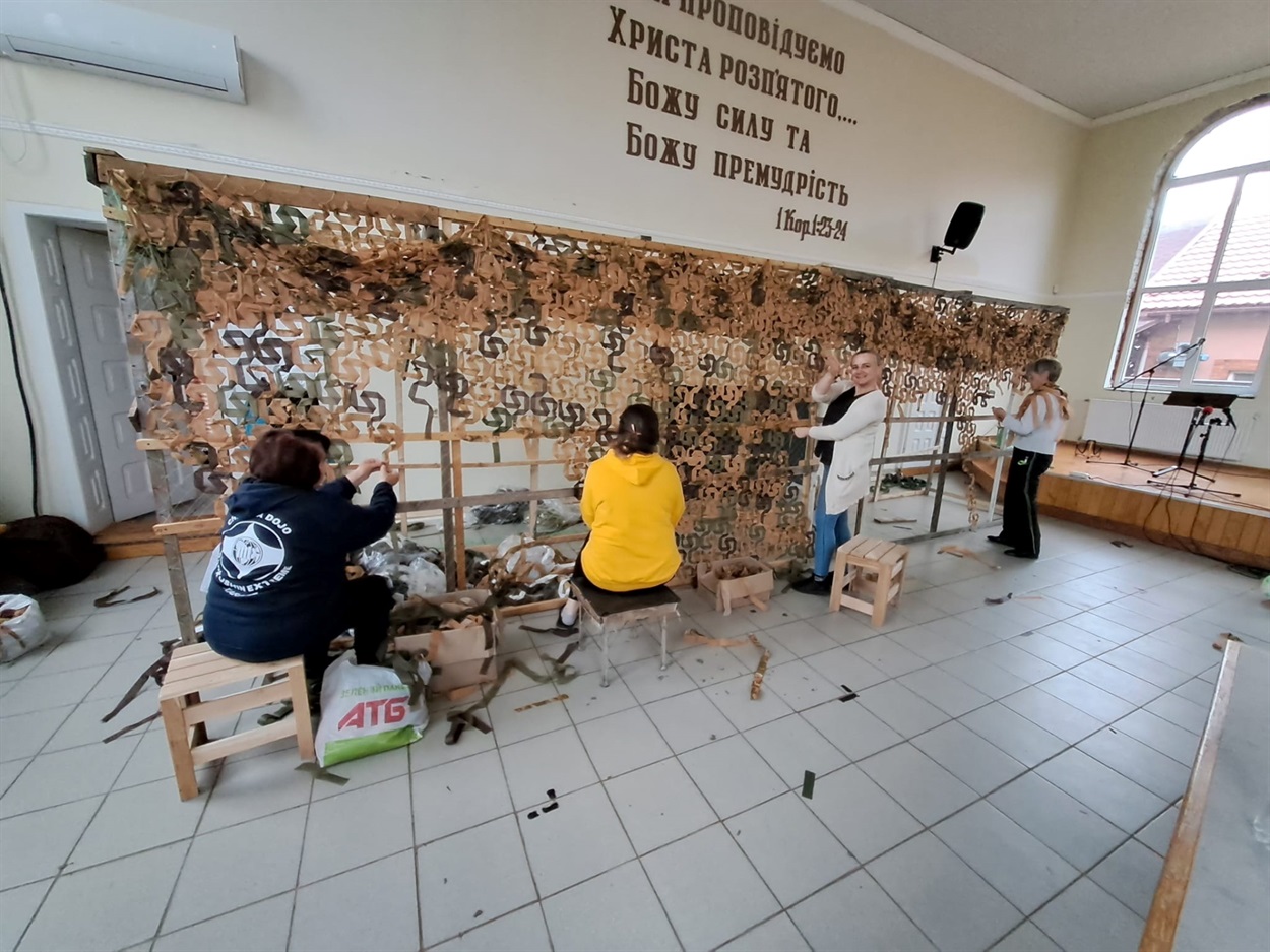 Волонтери працюють в церкві євангельських християн-баптистів