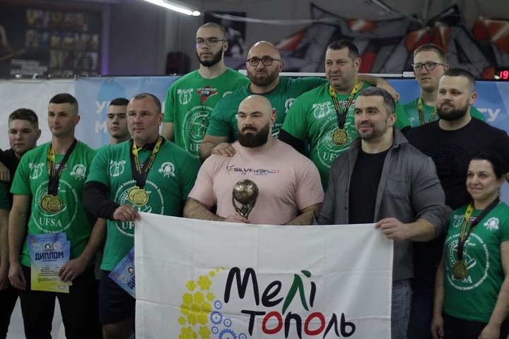Учасники і почесні гості благодійних змагань з богатирського багатоборства і пауерліфтингу. Київ, 11.02.24. Фото: з Facebook-сторінки Валерія Газаєва