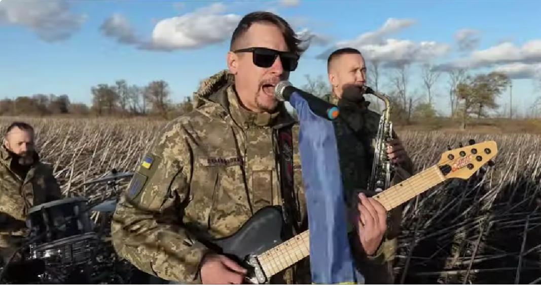 Скриншот відеокліпу пісні “Герой — Херсон”