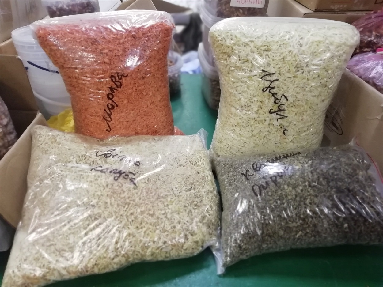 Більшу частину продукції волонтери передають у штаб для розфасовки вже у сухому вигляді. Фото з Facebook-сторінки