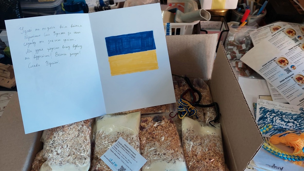 Посилки готові до відправки на фронт. Фото з Facebook-сторінки