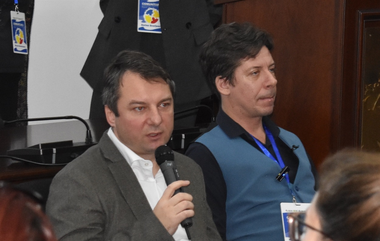Даніель Сітіріґа, заступник декана факультету історії та політичних наук університету “Овідій” (ліворуч)