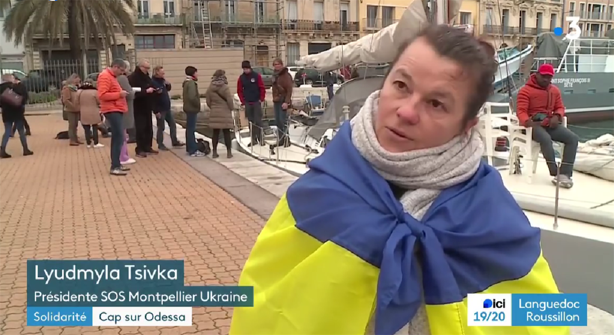 Серед тих, хто проводжав SEA Medics — Людмила Цівка, президент SOS Монпельє Україна. Скриншот: France 3 Rеgion