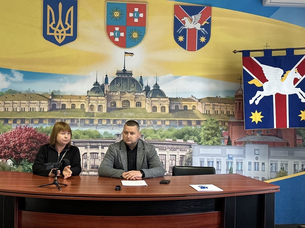 Вадим Кожуховський, в. о. Жмеринського міського голови (праворуч)