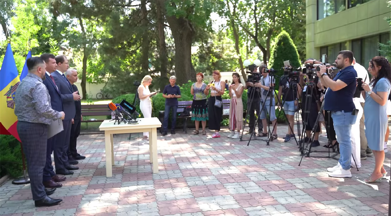 Підписання Угоди між Кабінетом Міністрів України та Урядом Республіки Молдова. Одеса, 15.08.24. Скриншот відео з Facebook-сторінки Руслана Стрільця