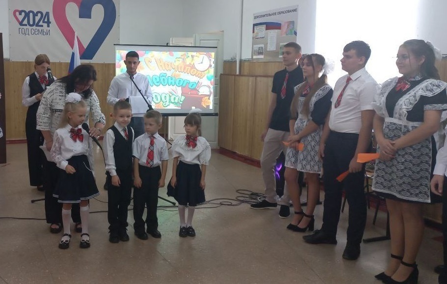 Лінійка в одній зі шкіл так званого “Генического муниципального округа”