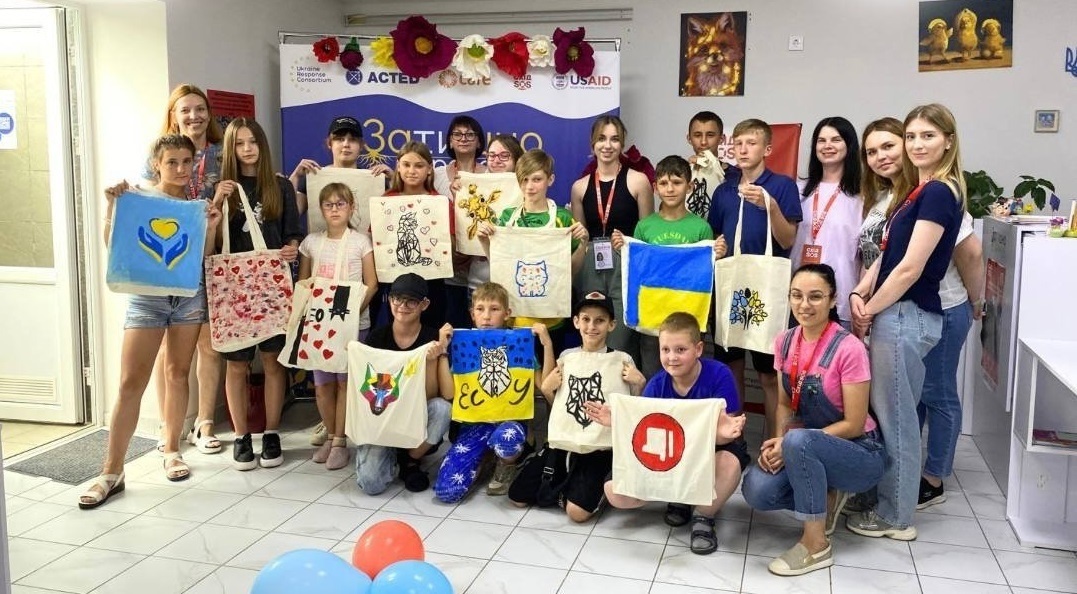 Найбільший позитив для дітей — продемонструвати підсумки своє творчої діяльності. Фото: “Затишно space” БФ “Схід SOS”