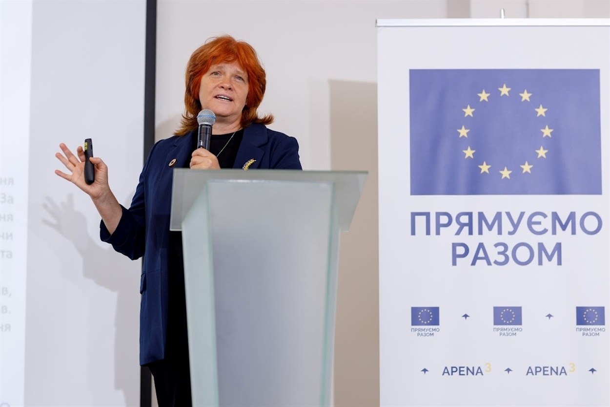 Доповідь Світлани Краковської на APENA 3. Київ, 18.09.24. Фото: з Facebook-сторінки APENA 3