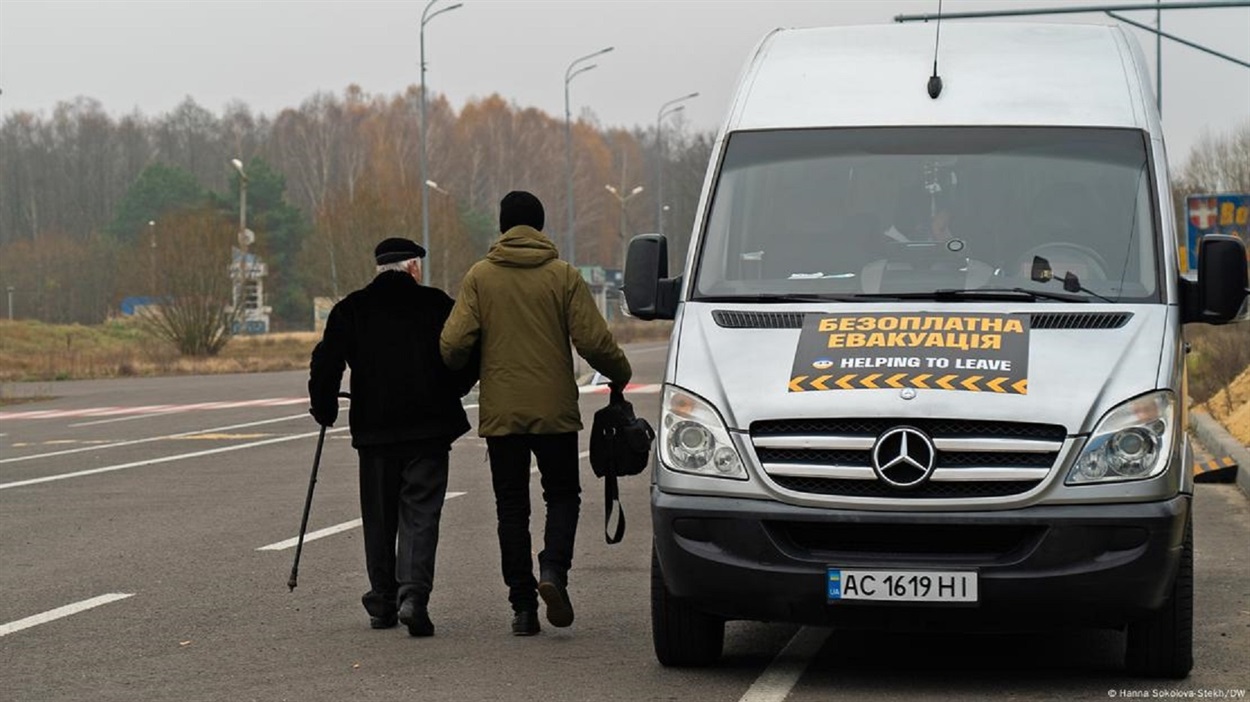 Мешканці окупованих територій перетинають кордон між Білоруссю і Україною, Волинська область, листопад 2024 року Фото: Hanna Sokolova-Stekh/DW