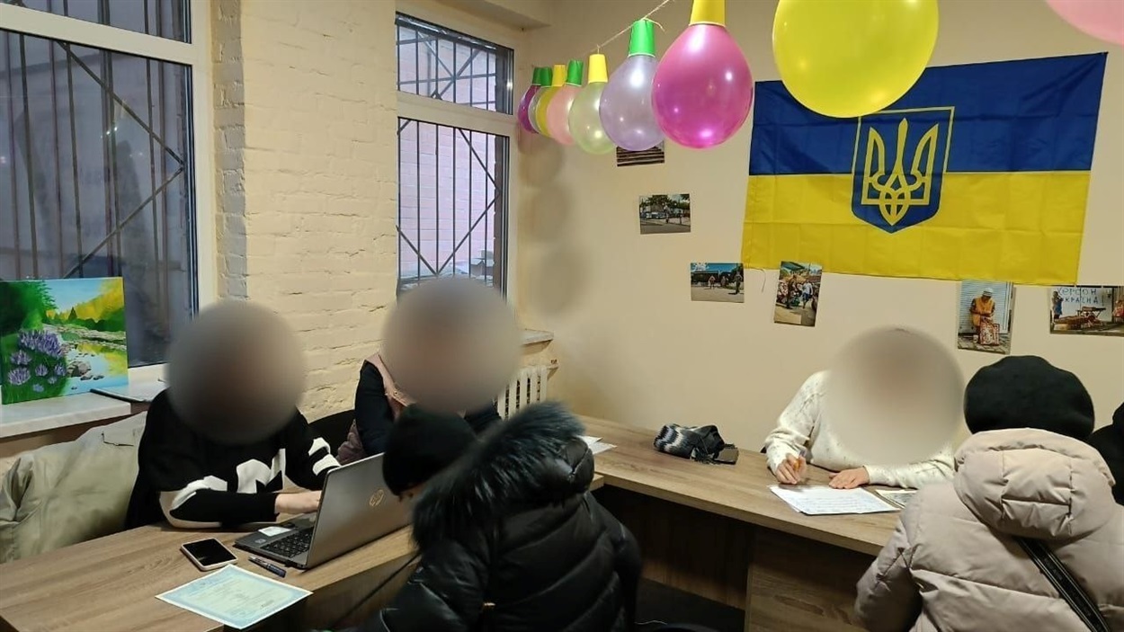 Надання адміністративних послуг в хабі “Вільні разом”, Івано-Франківськ. Фото: Хаб “Вільні разом”