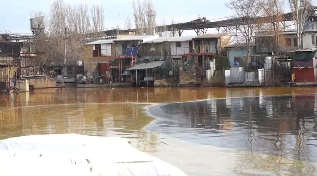 Відкачування олії. Миколаїв. 04.01.2025. Відео з Телеграм-каналу Олександра Сєнкевича