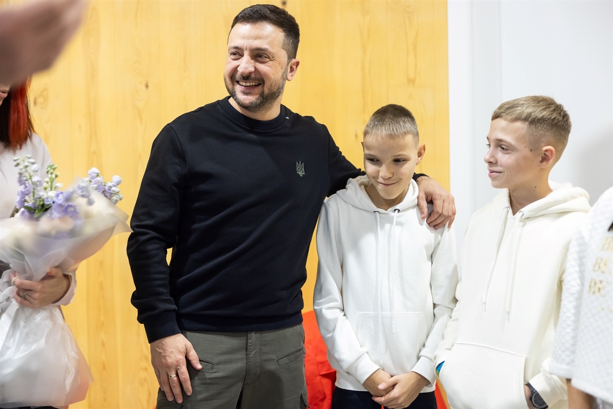 Володимир Зеленський в гостях у родини Алєєксєнко. Фото: president.gov.ua