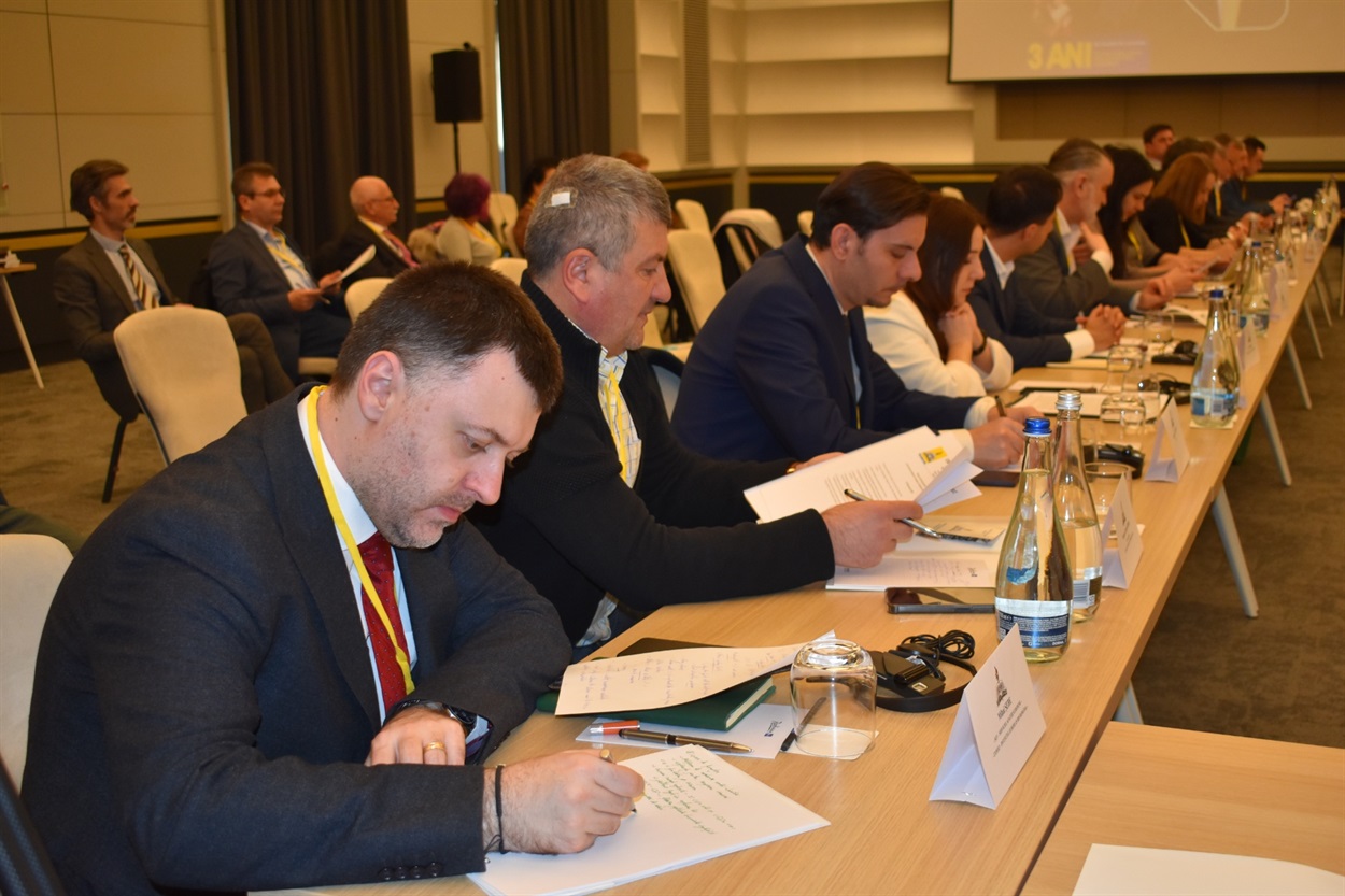 Учасники бухарестської конференції вели мову про те, що Україна, Молдова і Румунія стали полігонами для випробувань російської “інформаційної зброї” 