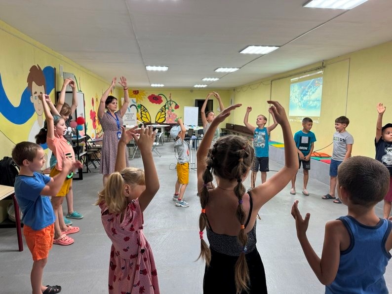 Діти займаються в одному з укриттів в навчальному закладі, Херсонщина, 23 липня 2024 року. Суспільне Херсон