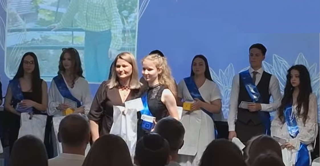 Церемонія нагородження “Золота надія Херсонщини”. Скриншот Суспільне Херсон