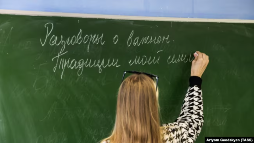 Щотижня в школах в окупації відбуватимуться так звані “розмови про важливе”