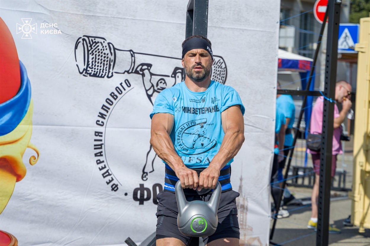 Олександр Баран, світовий рекордсмен та багаторазовий чемпіон світу серед рятувальників, провідний фахівець ГУ ДСНС у місті Києві. Фото: ДСНС Києва