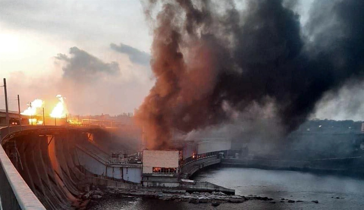 Вибухи ворожих ракет на греблі ДніпроГЕС. 2024 рік. Запоріжжя. Фото з відкритих джерел