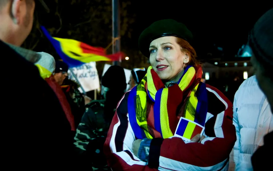 Принцеса Бріана Теа Караджі під час протестних мітингів у Румунії. Фото: з соціальних мереж