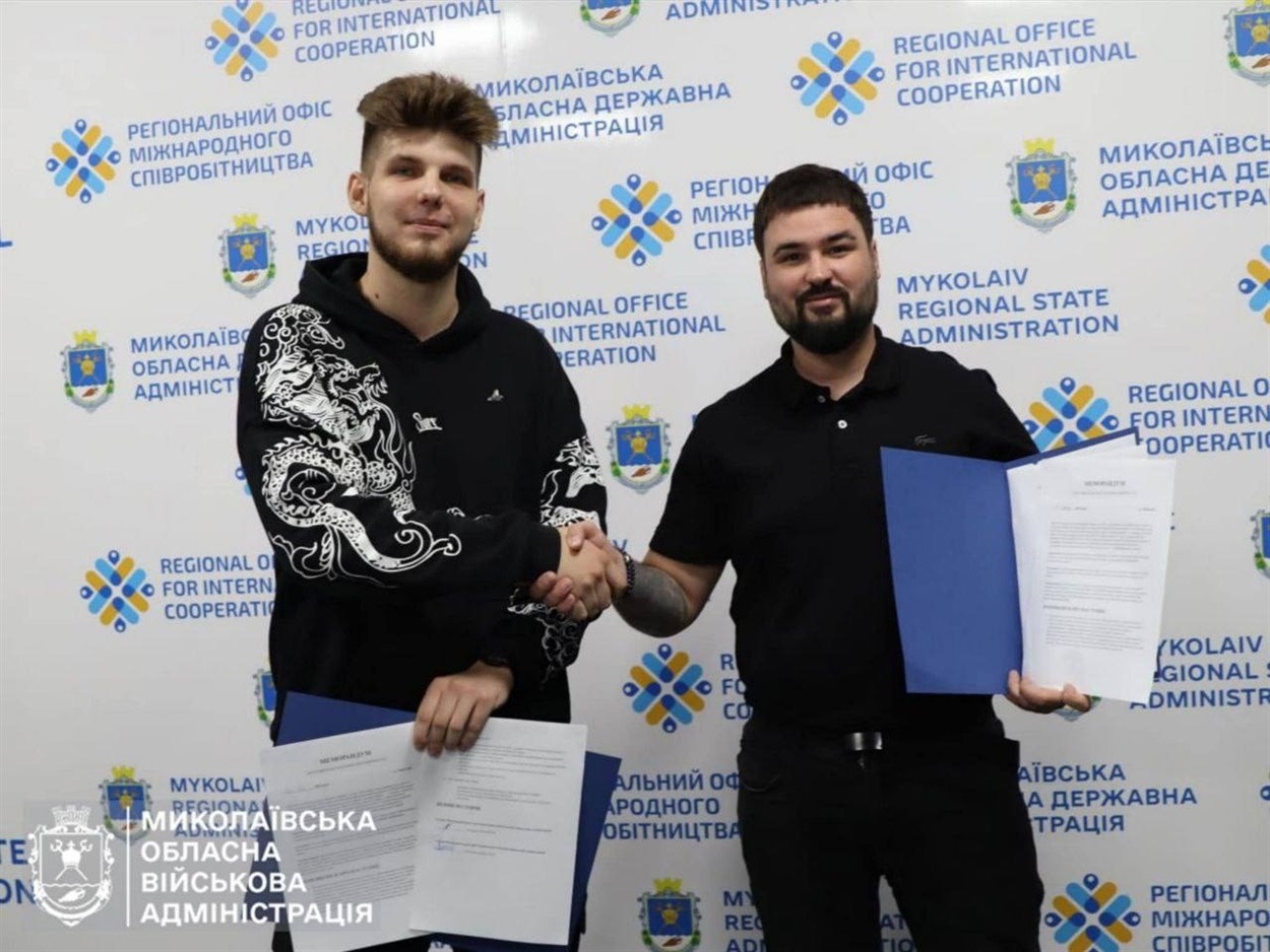 Підписали Меморандум про співпрацю Євгеній Євсюков і Олександр Рибалко. Фото: Миколаївська ОВА 