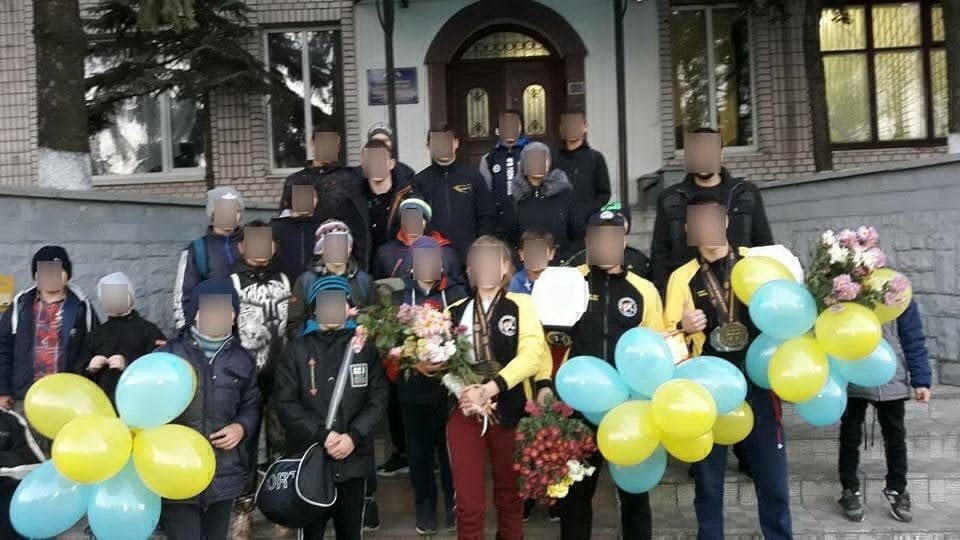 Горностаївське відділення поліції. Вихованці клубу контактного карате та бойових мистецтв, що діяв на базі відділку. Фото з архіву редакції газети “Сільські новини”