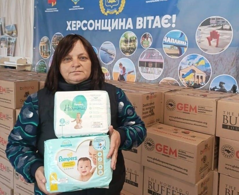 Надання гуманітарної допомоги в гумцентрі “Вільні Разом” у Кривому Розі. Фото: Телеграм-канал “Вільні Разом” у Кривому Розі