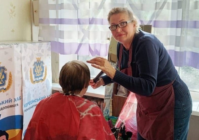 Надання послуг ВПО в гумцентрі “Вільні Разом” у Кривому Розі. Фото: Телеграм-канал “Вільні Разом” у Кривому Розі