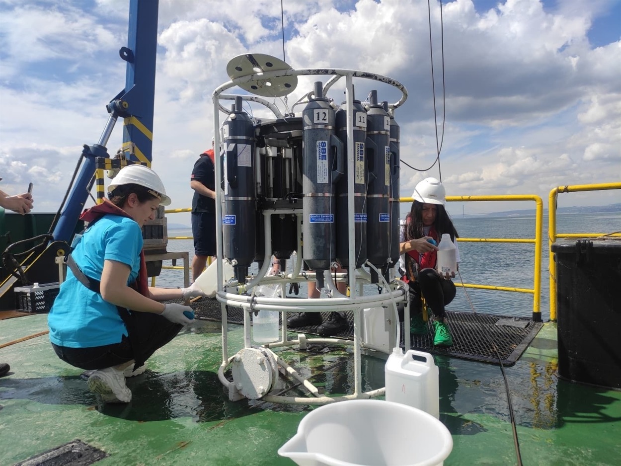 Під час експедиції науковці зібрали понад 800 зразків води, осаду та біологічного матеріалу. Фото: TÜBİTAK MRC, Група морських досліджень та технологій