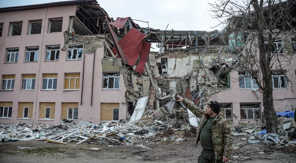 В Нововоронцовській громаді зруйновані всі школи. Фото: МОСТ