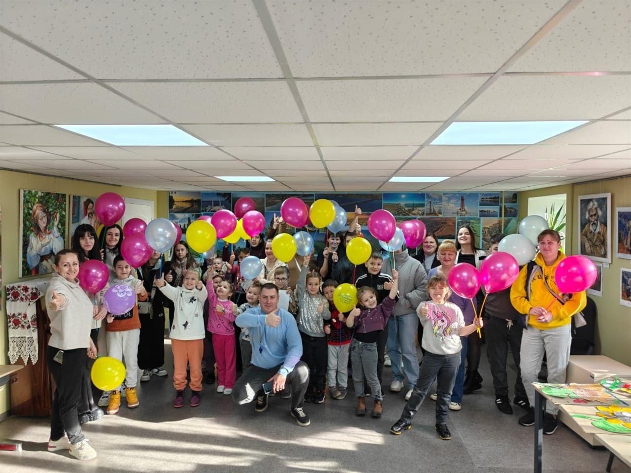 Активності у гуманітарному центрі “Вільні разом”. Фото: Херсонська ОДА