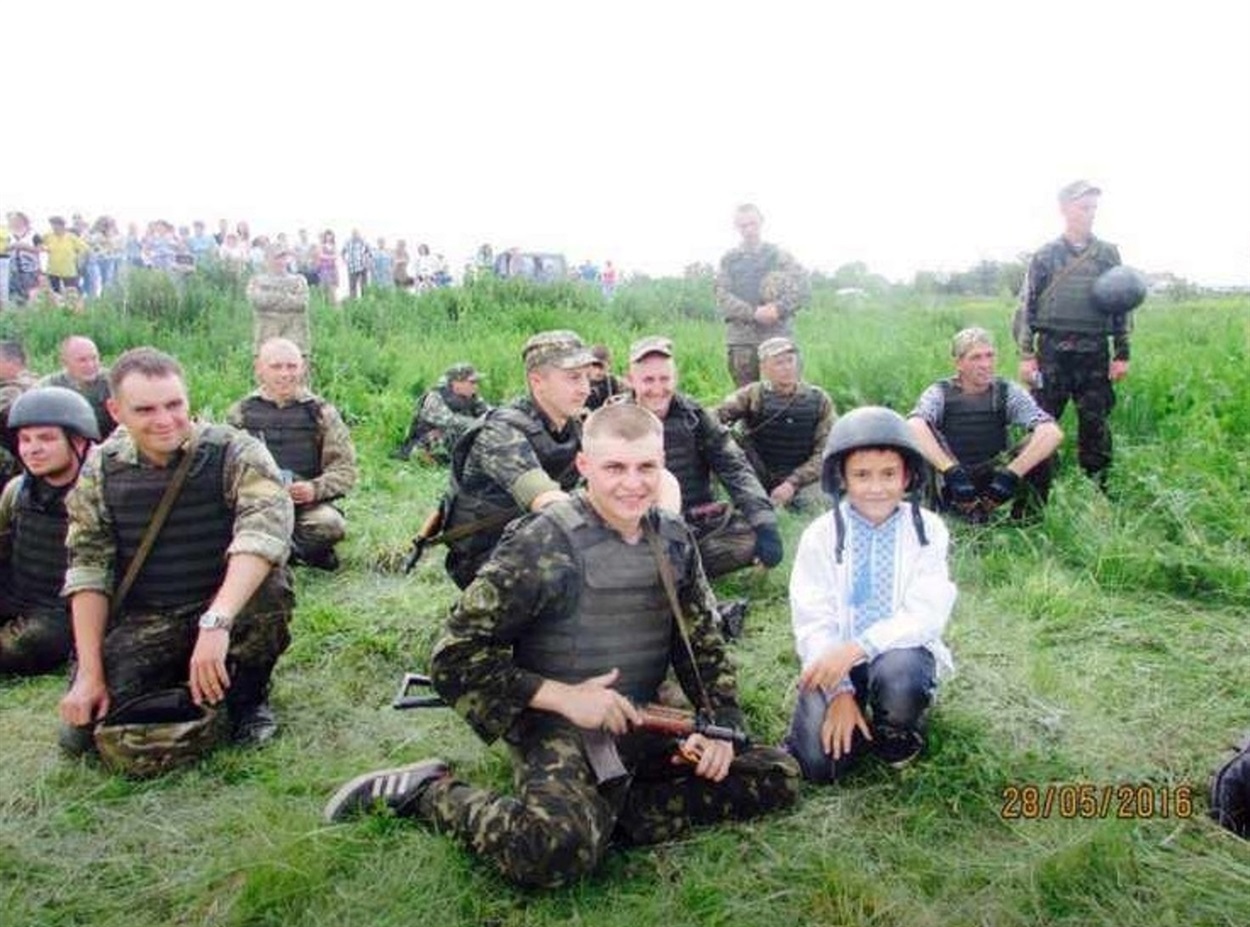 Світлана Павліченко: “Наш син, повернувшись із анексованого Криму, майже одразу ж відбув до Миколаєва, де вступив служити до 36-ї окремої бригади морської піхоти та закінчив службу у 2017 році. Усі ці 4 роки він воював за визволення окупованих територій Донецької та Луганської областей”. Фото з особистого архіву Світлана Павліченко