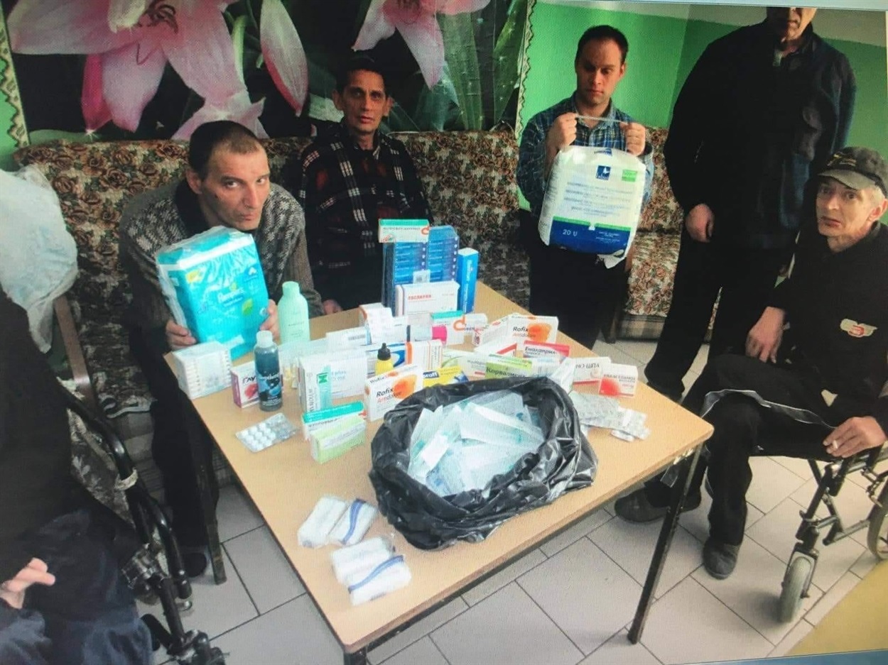 Для підопічних Каїрського будинку-інтернату для психохроніків ліки передавали зі Львівщини під час окупації. Фото: Горностаївка Info